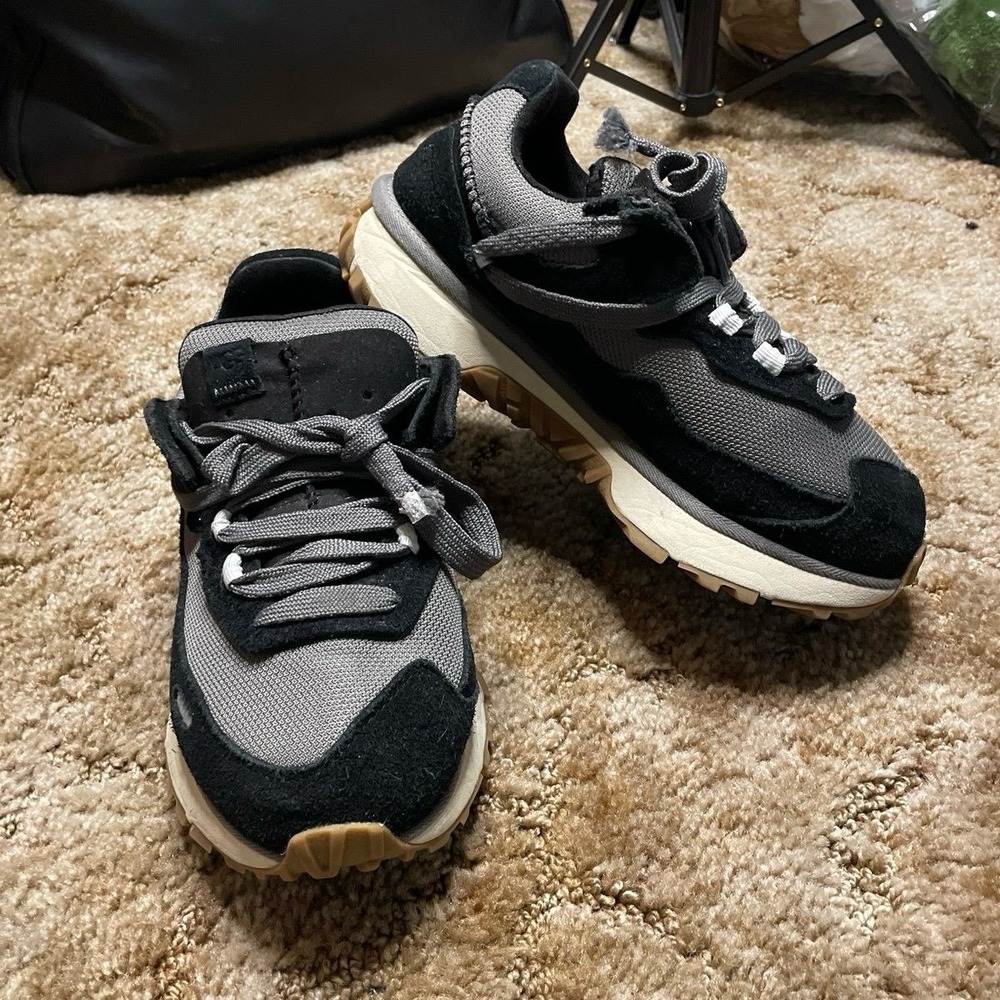 UGG‎ Gray & Black Retrofi Low Sneaker Size 9